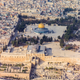 Vista aérea del templo de Jerusalén. En la esquina inferior derecha la zona en la que ha aparecido la bulla. Foto: Andrew Shiva / Wikipedia